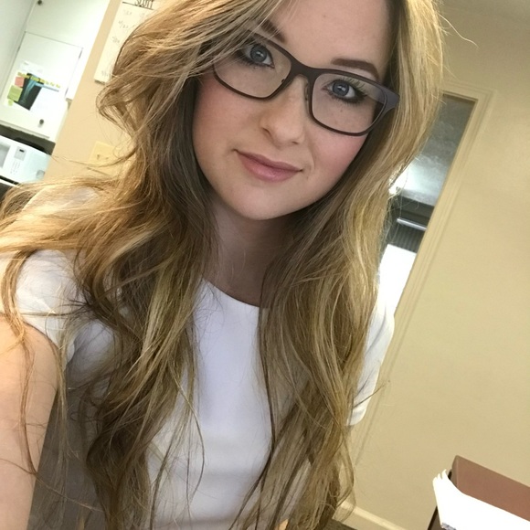 Meet your Posher, Rachel - Picture 2 of 2